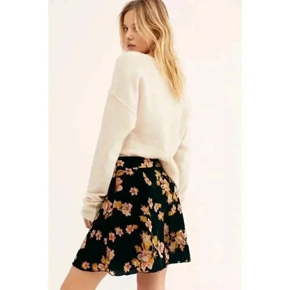 Free People Swingy A-line velvet mini skirt - Picture 2 of 3
